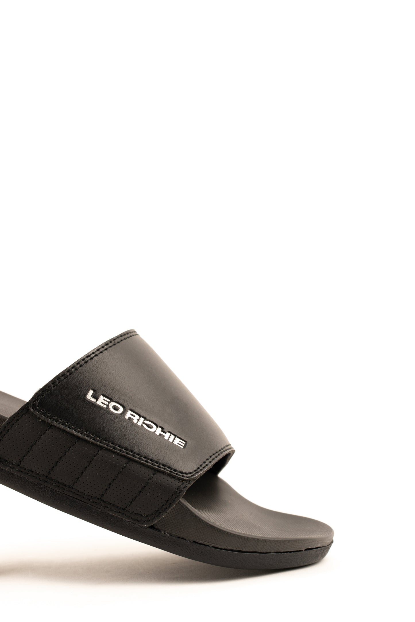 ADHIKARI SLIDES - BLACK / BLACK - Leo Richie®