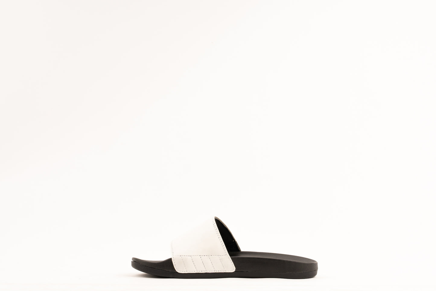 ADHIKARI SLIDES - WHITE / BLACK - Leo Richie®