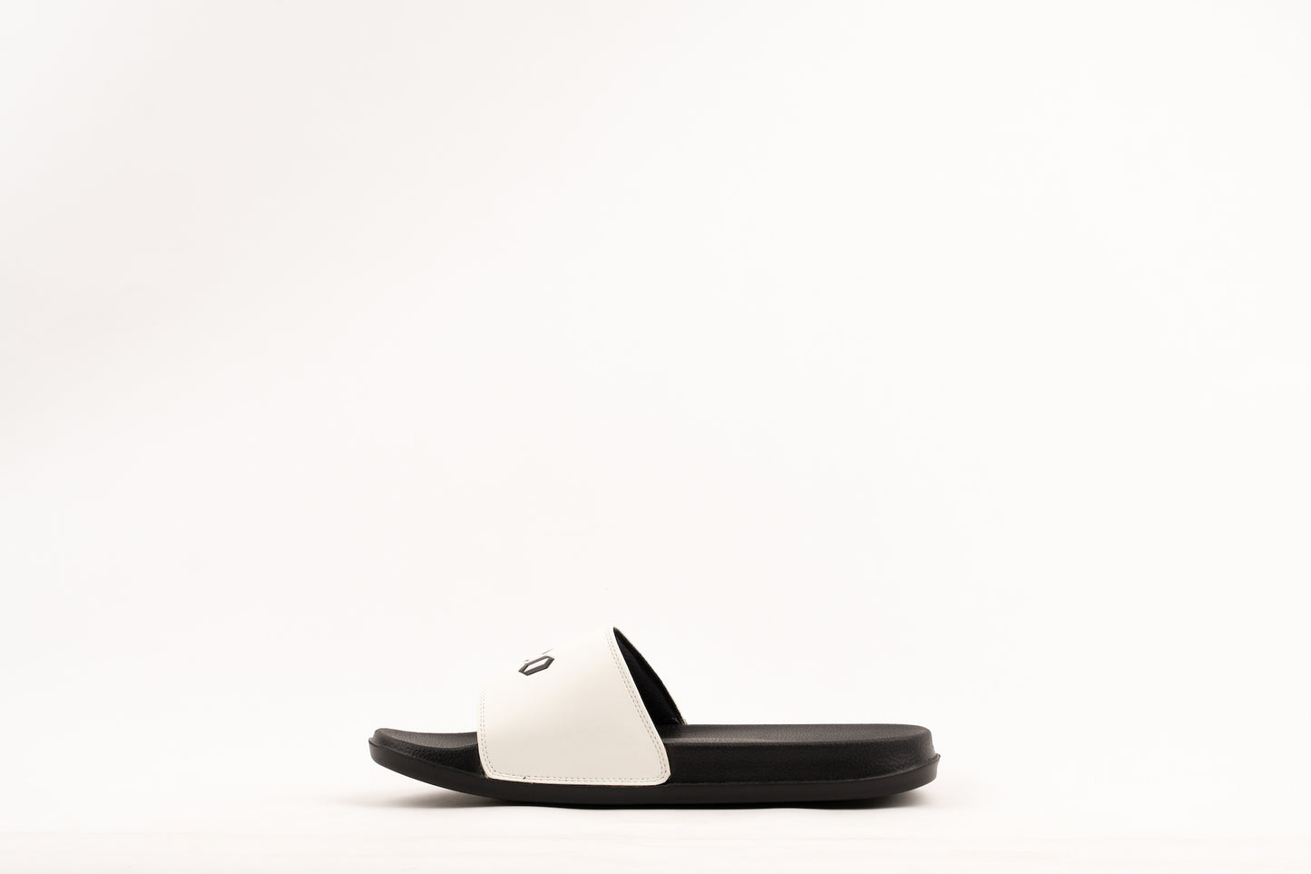 KASTARA SLIDES - WHITE / BLACK - Leo Richie®