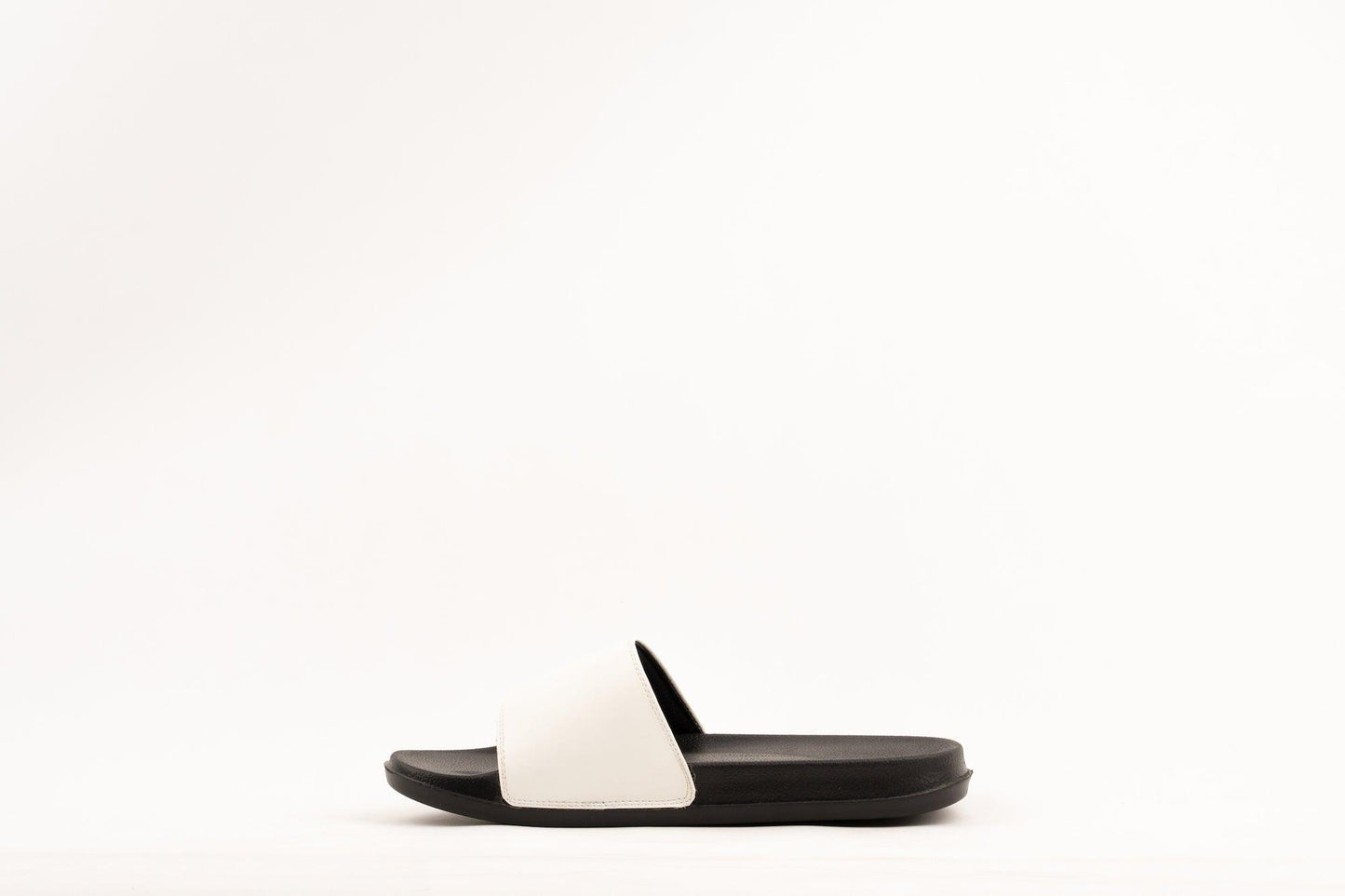 ZHYAN SLIDES - WHITE / BLACK - Leo Richie®