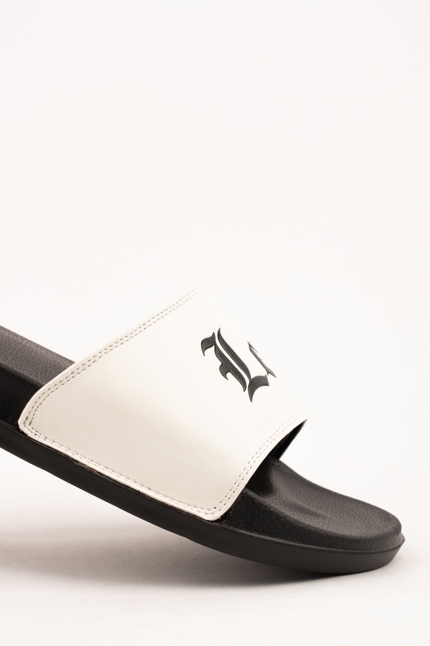 KASTARA SLIDES - WHITE / BLACK - Leo Richie®