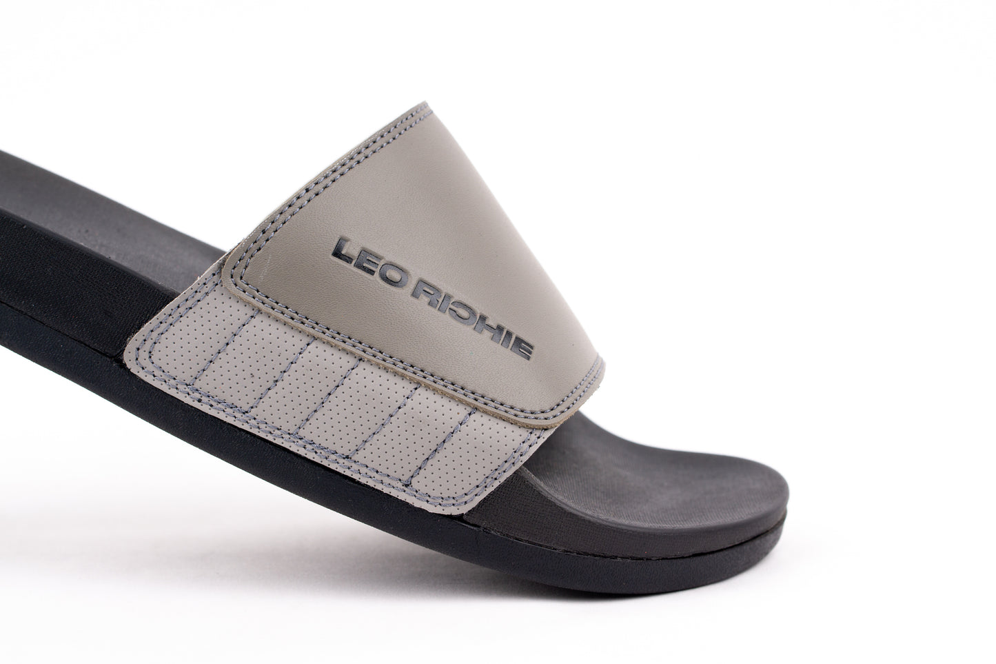 ADHIKARI SLIDES - GREY / BLACK - Leo Richie®