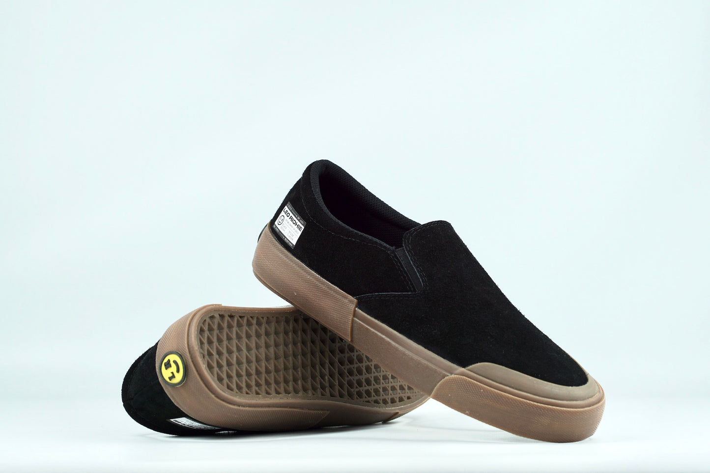 ODDYSEY - BLACK GUM - Leo Richie®